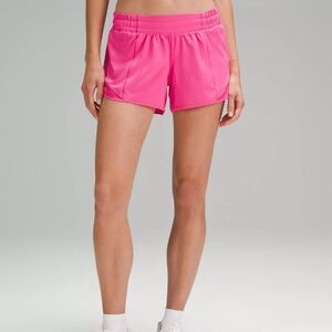 LULULEMON HOTTY HOT LOW RISE 4’ SHORTS // SONIC PINK // SIZE 14 // GENTLY WORN /